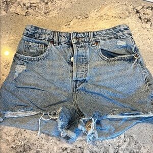 H&M Light Blue Distressed Jean Shorts Size 4